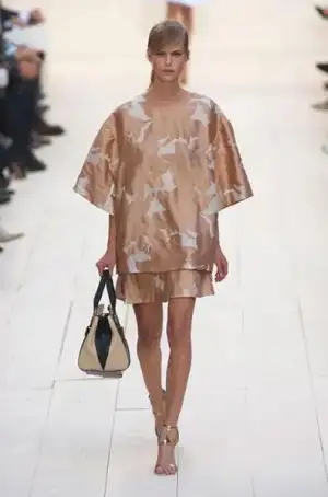 $chloe_ilkbahar_yaz_2013_defilesi_moda_elbise (6).webp