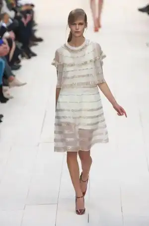$chloe_ilkbahar_yaz_2013_defilesi_moda_elbise (11).webp
