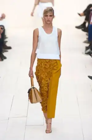 $chloe_ilkbahar_yaz_2013_defilesi_moda_elbise (13).webp