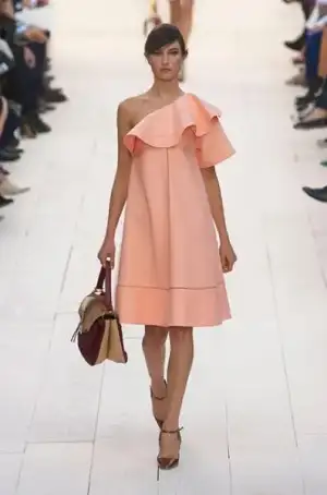 $chloe_ilkbahar_yaz_2013_defilesi_moda_elbise (15).webp