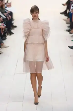 $chloe_ilkbahar_yaz_2013_defilesi_moda_elbise (17).webp