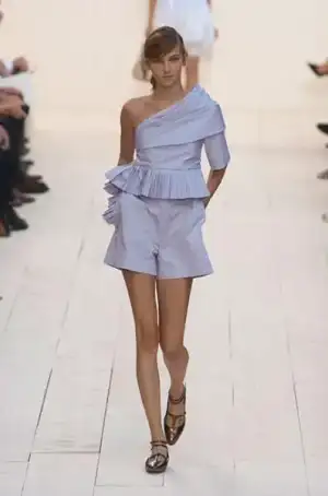 $chloe_ilkbahar_yaz_2013_defilesi_moda_elbise (25).webp