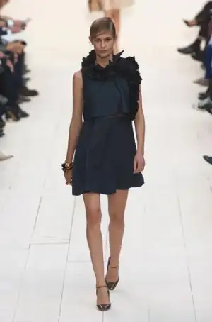 $chloe_ilkbahar_yaz_2013_defilesi_moda_elbise (26).webp