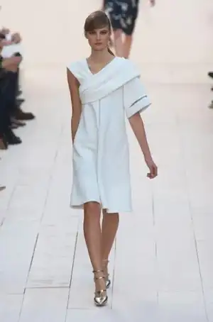 $chloe_ilkbahar_yaz_2013_defilesi_moda_elbise (27).webp