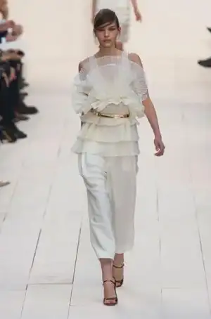 $chloe_ilkbahar_yaz_2013_defilesi_moda_elbise (28).webp