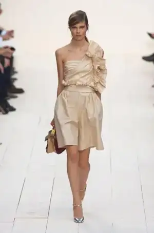 $chloe_ilkbahar_yaz_2013_defilesi_moda_elbise (31).webp