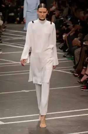 $givenchy_ilkbahar_yaz_2013_defiles.webp