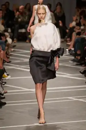 $givenchy_ilkbahar_yaz_2013_defiles.webp