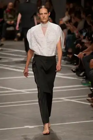 $givenchy_ilkbahar_yaz_2013_defiles.webp