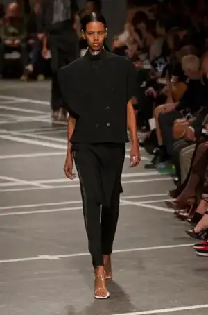$givenchy_ilkbahar_yaz_2013_defiles.webp
