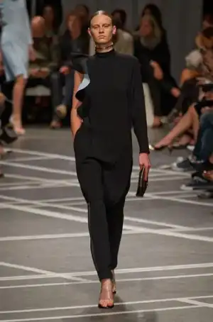 $givenchy_ilkbahar_yaz_2013_defiles.webp