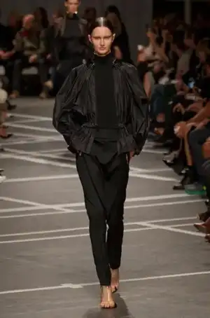 $givenchy_ilkbahar_yaz_2013_defiles.webp