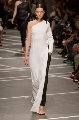 $givenchy_ilkbahar_yaz_2013_defiles.webp