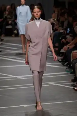 $givenchy_ilkbahar_yaz_2013_defiles.webp