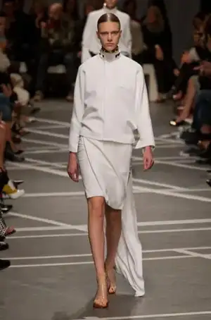 $givenchy_ilkbahar_yaz_2013_defiles.webp