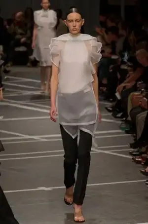 $givenchy_ilkbahar_yaz_2013_defiles.webp