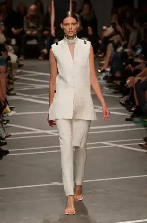 $givenchy_ilkbahar_yaz_2013_defiles.webp
