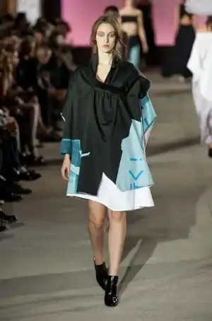 $john_galliano_ilkbahar_yaz_2013_defile_moda_elbise_koleksiyon (14).webp