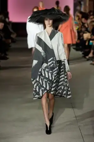 $john_galliano_ilkbahar_yaz_2013_defile_moda_elbise_koleksiyon (35).webp