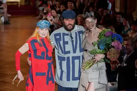 $vivienne_westwood_ilkbahar_yaz_2013_defile_moda_elbise (11).webp