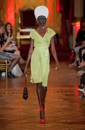 $vivienne_westwood_ilkbahar_yaz_2013_defile_moda_elbise (45).webp