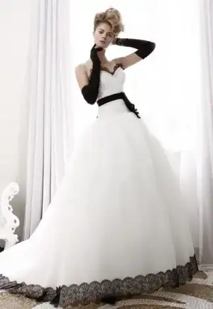 $135840-black-amp-white-bridal-dresses-2[1].webp