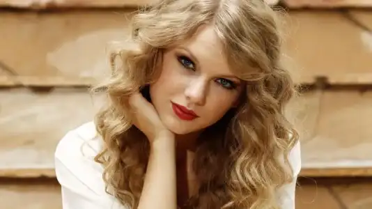 $Taylor-Swift.webp