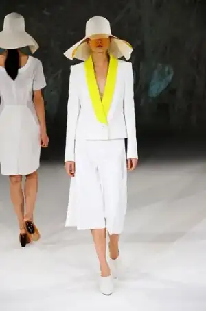 $hussein_chalayan_2013_ilkbahar_yaz_elbise_moda_defile (3).webp