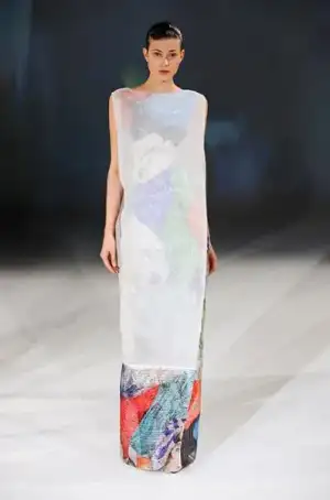 $hussein_chalayan_2013_ilkbahar_yaz_elbise_moda_defile (4).webp