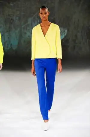 $hussein_chalayan_2013_ilkbahar_yaz_elbise_moda_defile (5).webp