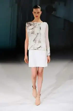 $hussein_chalayan_2013_ilkbahar_yaz_elbise_moda_defile (11).webp