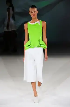 $hussein_chalayan_2013_ilkbahar_yaz_elbise_moda_defile (16).webp
