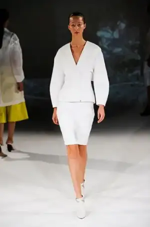 $hussein_chalayan_2013_ilkbahar_yaz_elbise_moda_defile (18).webp