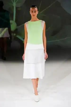$hussein_chalayan_2013_ilkbahar_yaz_elbise_moda_defile (22).webp