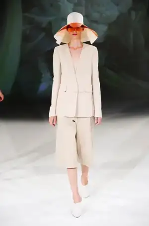 $hussein_chalayan_2013_ilkbahar_yaz_elbise_moda_defile (25).webp