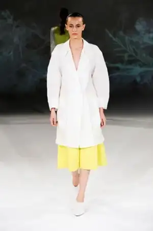 $hussein_chalayan_2013_ilkbahar_yaz_elbise_moda_defile (26).webp