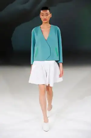 $hussein_chalayan_2013_ilkbahar_yaz_elbise_moda_defile (28).webp