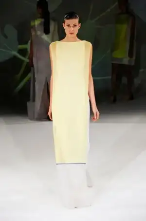 $hussein_chalayan_2013_ilkbahar_yaz_elbise_moda_defile (30).webp