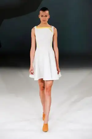 $hussein_chalayan_2013_ilkbahar_yaz_elbise_moda_defile (32).webp