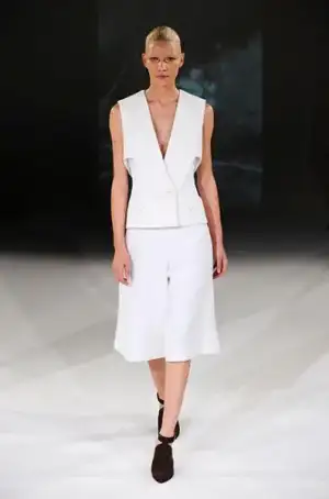 $hussein_chalayan_2013_ilkbahar_yaz_elbise_moda_defile (35).webp