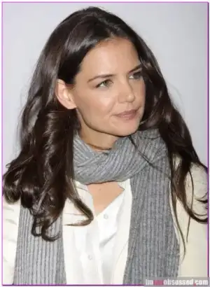 $full_katie_holmes_08_wenn5931645.webp