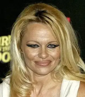 $bad-makeup-celebrities-18.webp