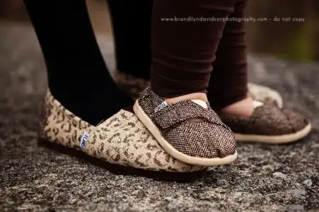 $matching-mommy-and-baby-toms-in-bristol-va-by-brandilyn-davidson-photography.webp