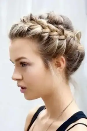 $gelinler_icin_orgulu_sac_modelleri (18).webp