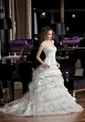 $gosterisli_2014_gelinlik_modelleri (8).webp