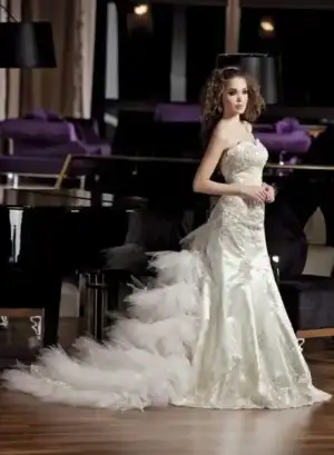 $gosterisli_2014_gelinlik_modelleri (13).webp