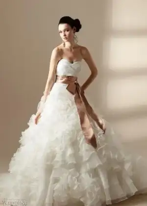 $gosterisli_2014_gelinlik_modelleri (17).webp