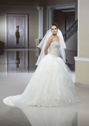 $gosterisli_2014_gelinlik_modelleri (23).webp