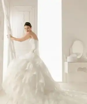 $gosterisli_2014_gelinlik_modelleri (50).webp