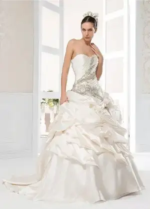 $gosterisli_2014_gelinlik_modelleri (62).webp